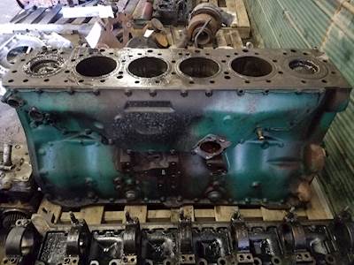 Volvo VED12 Engine Block / Cylinder Block for a 2012 Volvo VNL