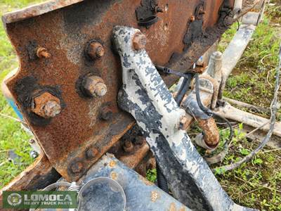 Freightliner FLD120 Engine Mount