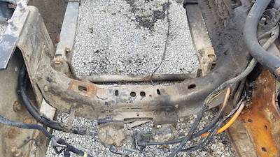 International 9900i Engine Mount