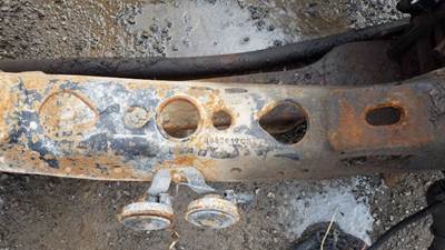 International 9900i Engine Mount