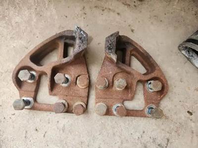 International LT625 Engine Mount