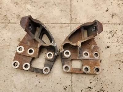 International Paystar 5900i Engine Mount