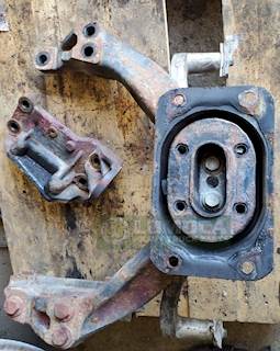 Mack Pinnacle CXU613 Engine Mount for a 2014 Mack CXU613