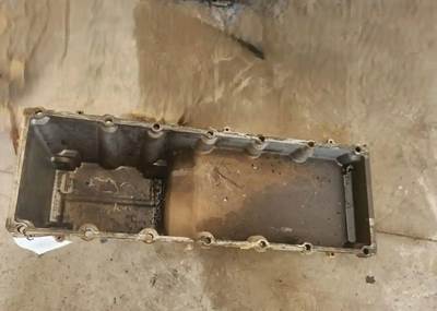 Caterpillar C13 Engine Oil Pan for a 2006 International 9400I