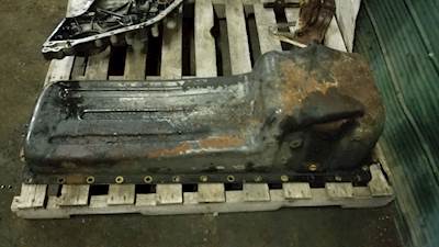Cummins N14 Engine Oil Pan for a 1999 International 9900I