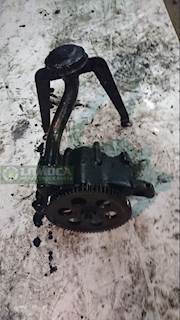 Caterpillar C15 Engine Oil Pump for a 2004 Kenworth T800