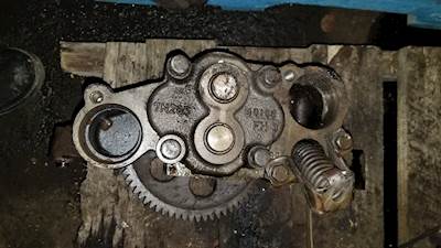 Caterpillar C15 Engine Oil Pump for a 2007 Kenworth T800