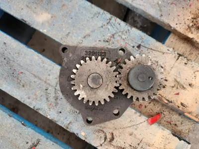 Cummins ISL Engine Oil Pump for a 2013 Western Star 4700