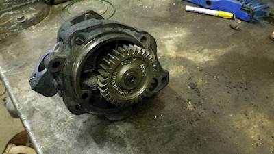Cummins N14 Engine Oil Pump for a 1999 International 9900I