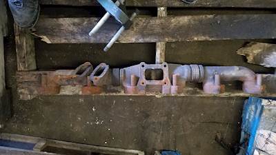 Volvo VED12 Exhaust Manifold for a 2012 Volvo VNL