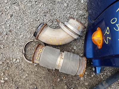 Freightliner Cascadia 125 Exhaust Pipe
