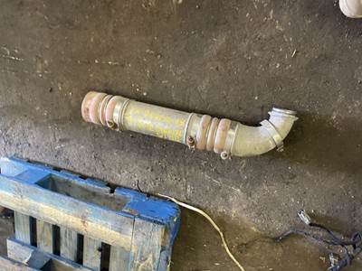 Freightliner Cascadia 125 Exhaust Pipe