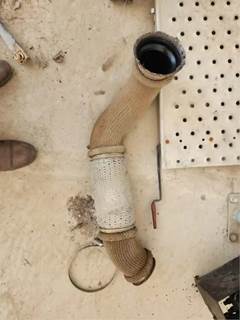 Freightliner Cascadia 125 Exhaust Pipe