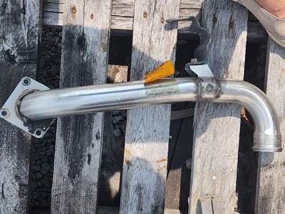 Freightliner Cascadia 125 Exhaust Pipe