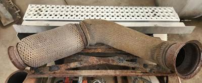 International LT625 Exhaust Pipe