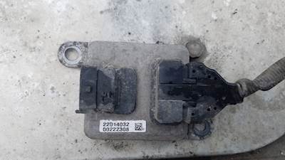 Volvo VNL Exhaust Pipe