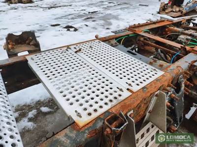 International LT625 Exterior Truck Part