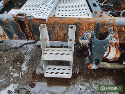 International LT625 Exterior Truck Part