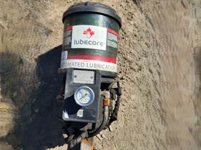 International LT625 Exterior Truck Part