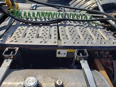 Mack Pinnacle CHU613 Exterior Truck Part for a 2015 Mack CHU613