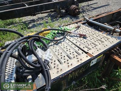 Mack Pinnacle CHU613 Exterior Truck Part for a 2015 Mack CHU613