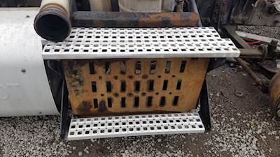 Volvo VNL Exterior Truck Part