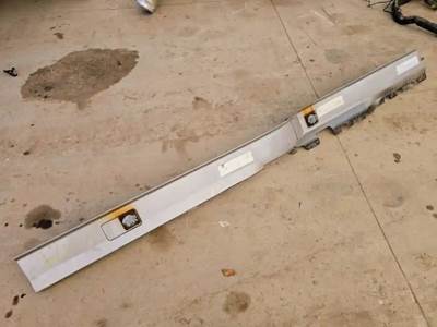 Volvo VNL Exterior Truck Part