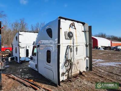 Freightliner Cascadia Left Fender Extension