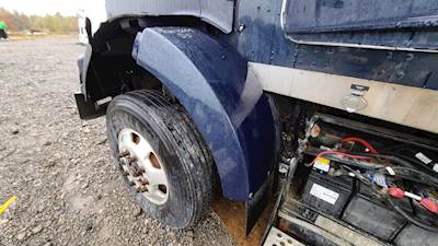 Kenworth T800 Left Fender Extension