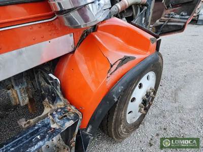 Kenworth T800 Right Fender Extension