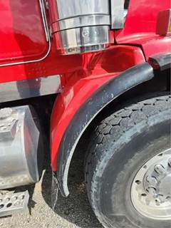 Kenworth T800 Right Fender Extension