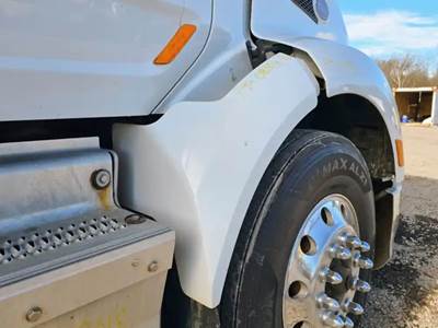 Peterbilt 579 Right Fender Extension