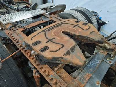 Fontaine SLTPL7000 Fifth Wheel for a 2007 Peterbilt 387