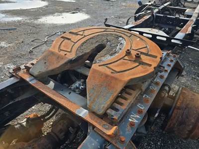 Holland AIR SLIDE Fifth Wheel for a 2017 Volvo VNL