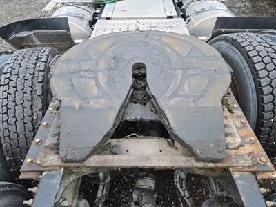 Holland AIR SLIDE Fifth Wheel for a 2022 Mack Anthem