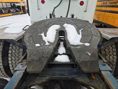 Holland AIR SLIDE Fifth Wheel for a 2011 Peterbilt 388