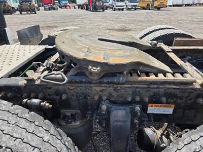 Holland AIR SLIDE Fifth Wheel for a 2020 Freightliner Cascadia 126