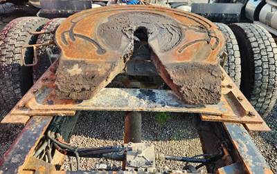 Holland AIR SLIDE Fifth Wheel for a 2020 Peterbilt 367