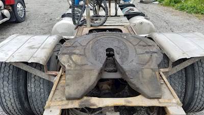 Holland AIR SLIDE Fifth Wheel for a 2001 Peterbilt 378