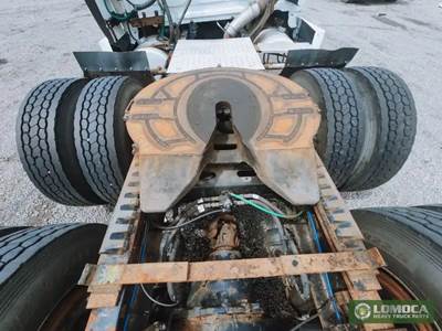 Holland AIR SLIDE Fifth Wheel for a 2018 Freightliner Cascadia 126