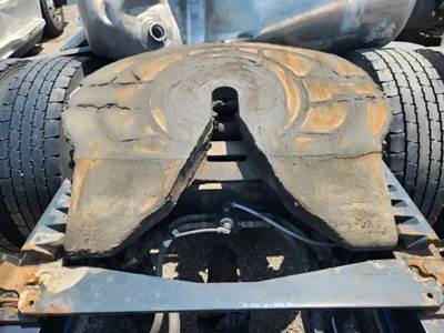 Holland FW35H724XL00 Fifth Wheel for a 2022 Freightliner Cascadia 126