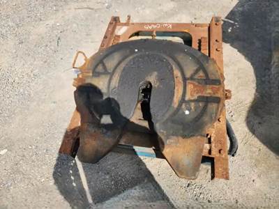 Holland XA-351 Fifth Wheel for a 2015 Kenworth T800