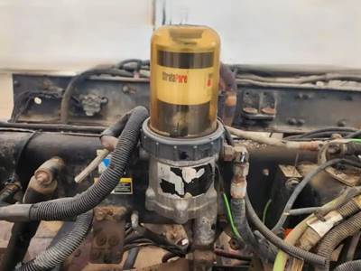 Cummins ISX Fuel / Water Separator for a 2007 Peterbilt 379