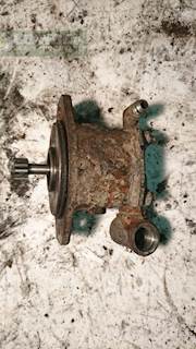 Caterpillar C15 Fuel Gear Pump for a 2004 Kenworth T800