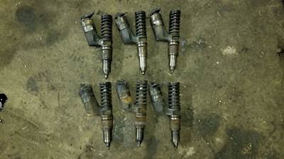 Caterpillar C15 Fuel Injector for a 2006 Peterbilt 378