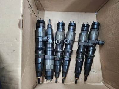 Detroit DD15 Fuel Injector for a 2013 Freightliner Cascadia 125