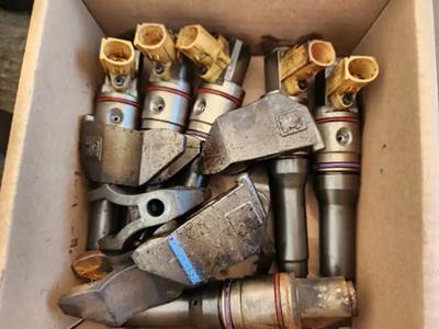 Paccar MX-13 Fuel Injector for a 2015 Peterbilt 389