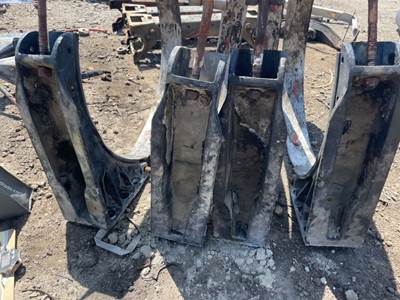 Peterbilt 378 Fuel Tank Strap / Bracket