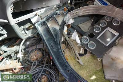 Peterbilt 386 Fuel Tank Strap / Bracket