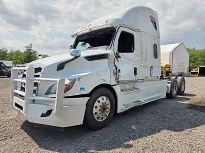 Freightliner Cascadia 126 Left Fuel Tank